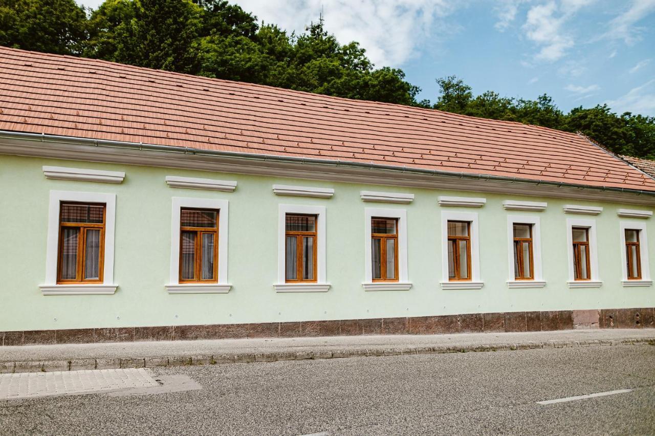 الشقق الفندقية Veszprémفي  Sziklavendeghaz المظهر الخارجي الصورة